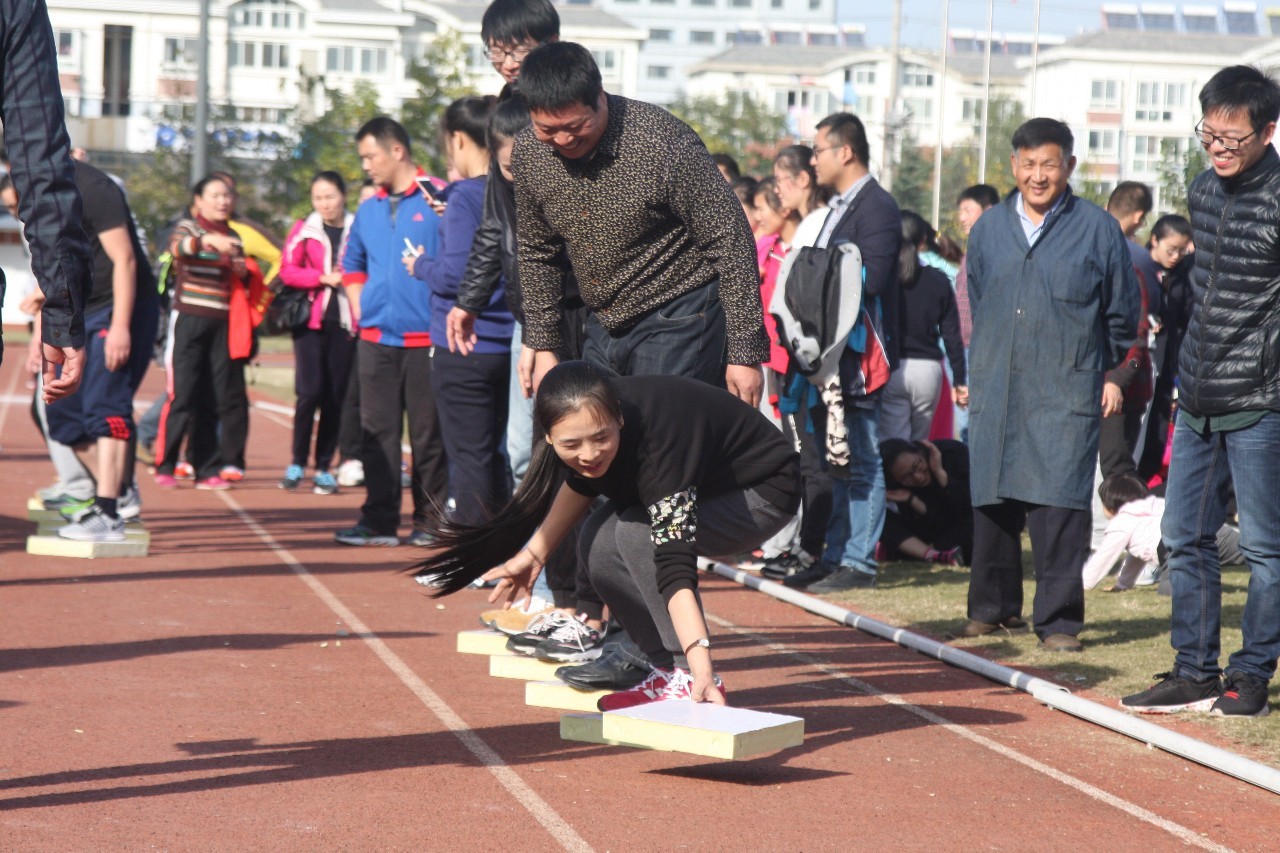 (05月09日)扬子碧辟煤制甲醇树脂床投运“火狐电竞”(图4) 火狐电竞